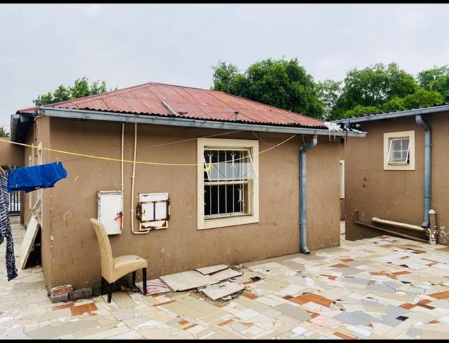 7 BEDROOM HOUSE FOR SALE IN ROSETTENVILLE